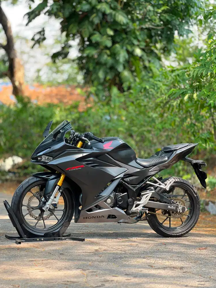 HONDA NEW CBR 150R 2021 HITAM KM RENDAH SIAP GAS JAUH