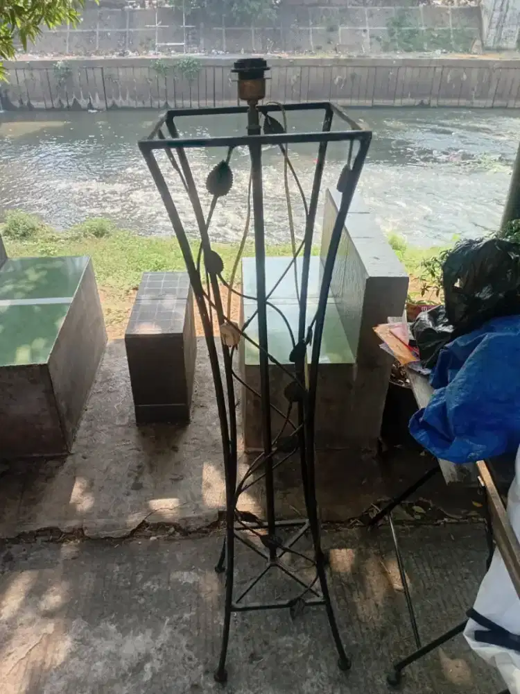 Lampu dekorasi  lantai
