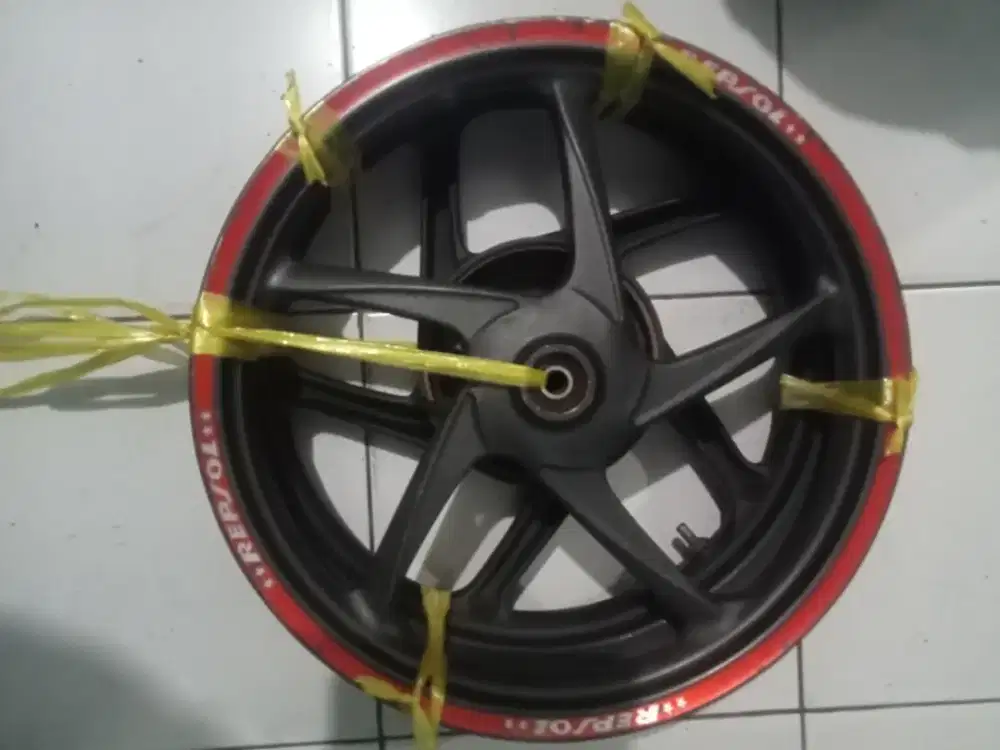 Pelek standar Beat fi warna hitam