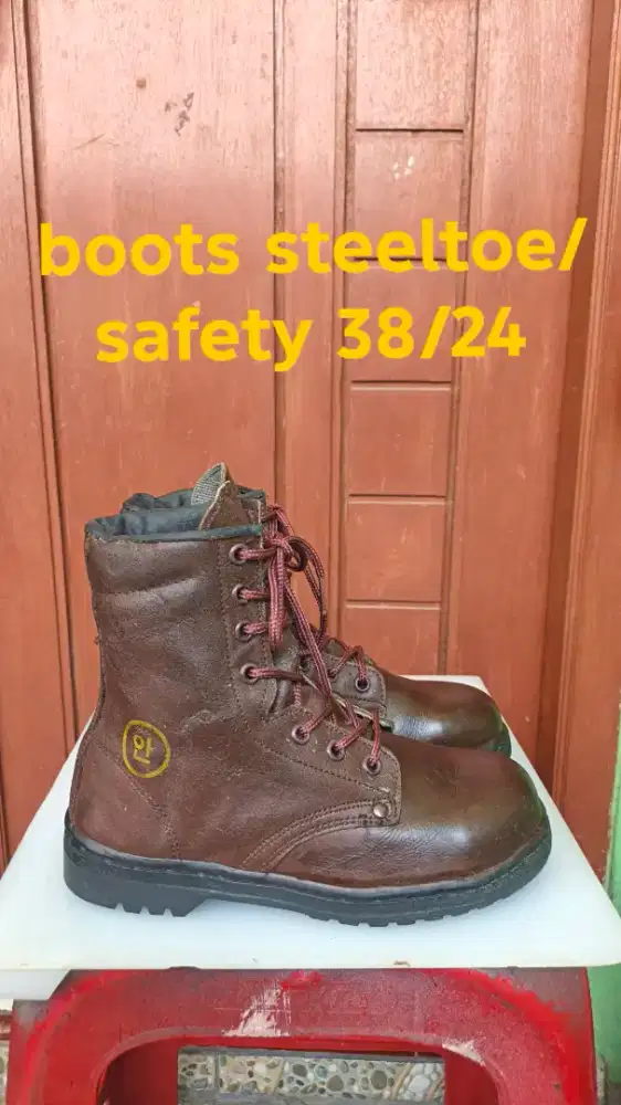Sepatu boots size kecil 38-39