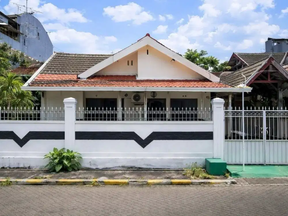 Dijual rumah strategis wisma permai