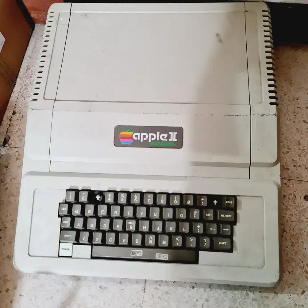 Komputer Retro Apple II Europlus
