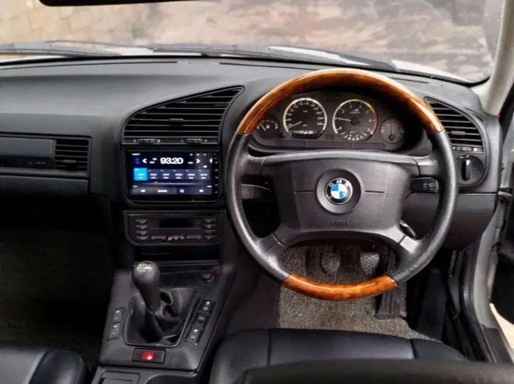 BMW 318i 1996 Bensin