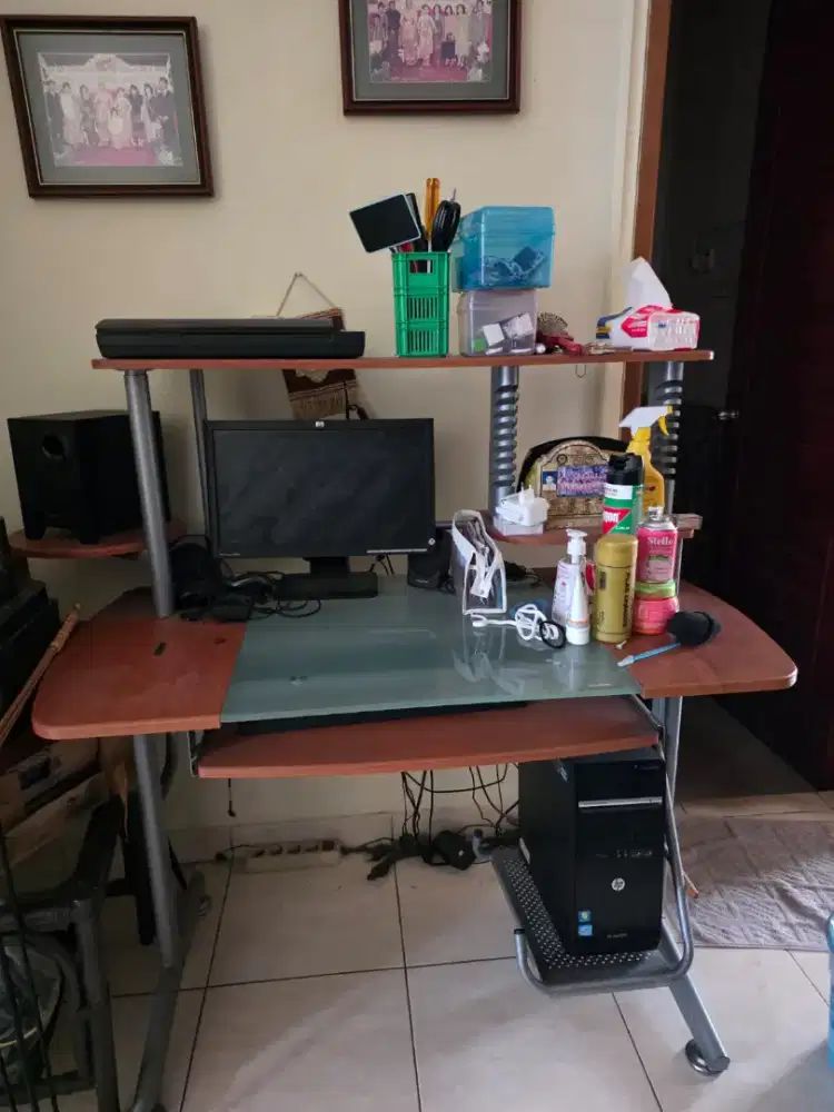 1 set meja computer & Kursi kerja