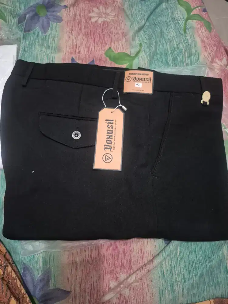 Celana panjang hitam bahan