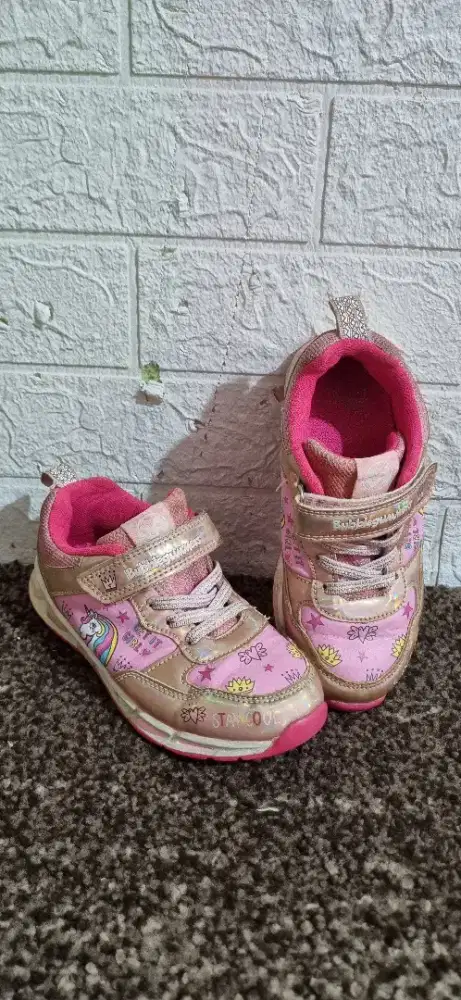 Sepatu anak buble gamers

Size 30-31an ya