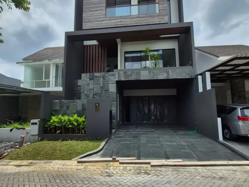 Rumah 3 Lantai Baru HGB di Citraland Queenstown