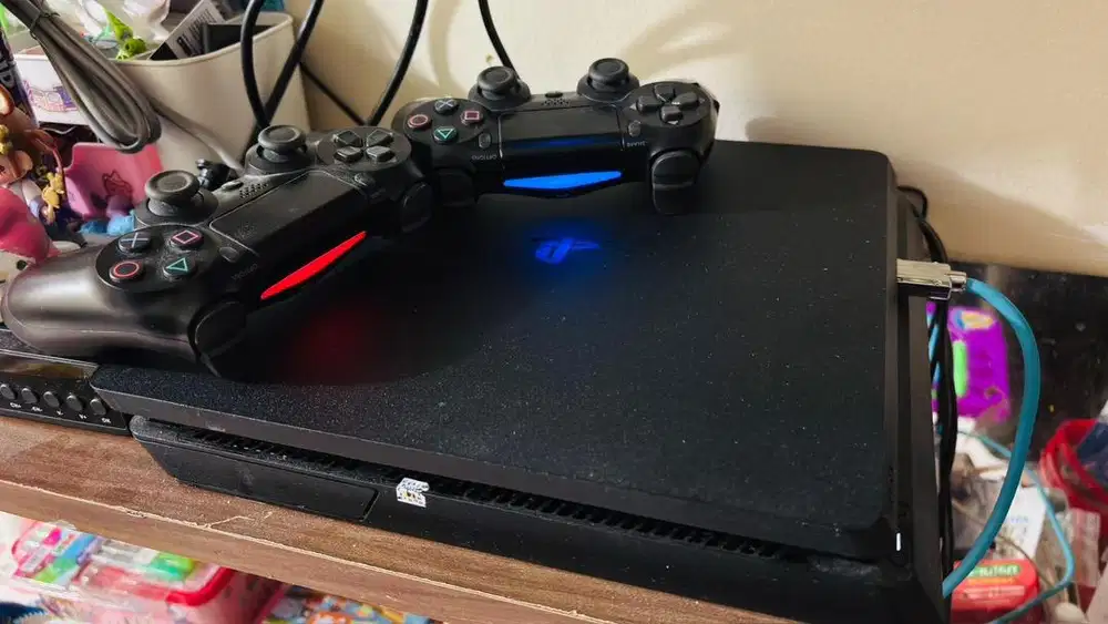 PS 4 Slim 1 TB Second Kondisi Bagus