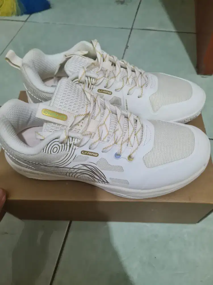 Sepatu Badminton Lining Hypersonic SE