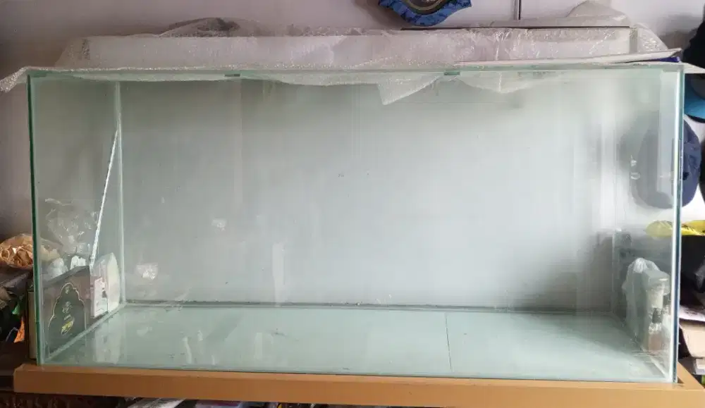 Aquarium ikan bekas