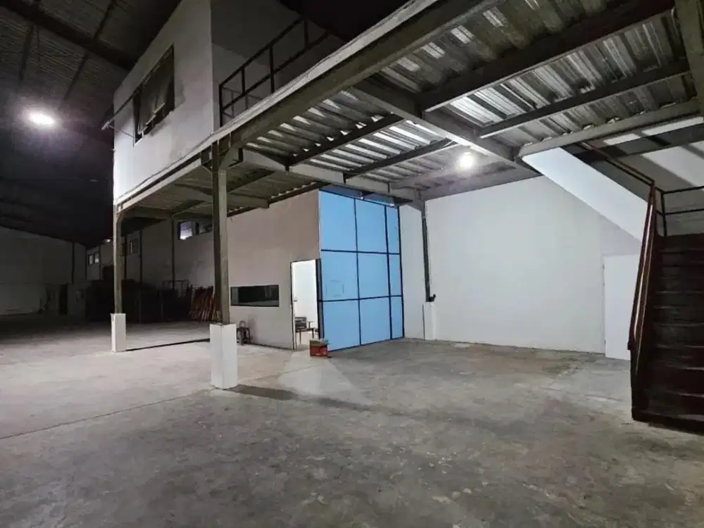Gudang Ex Pabrik Raya Menganti Gresik Ada Kantor 2 Lantai Hadap Timur Listrik 105 Kva