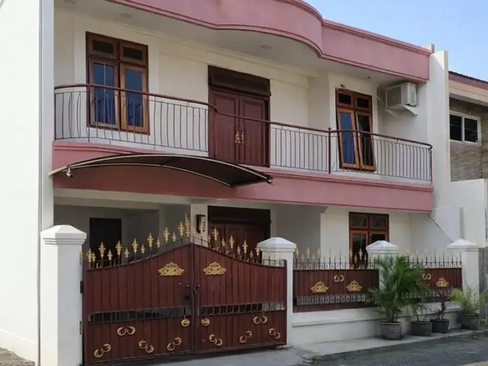 Dijual Rumah Hook Terawat Dekat Kampus 2,5 Lantai Di Semolowaru Surabaya