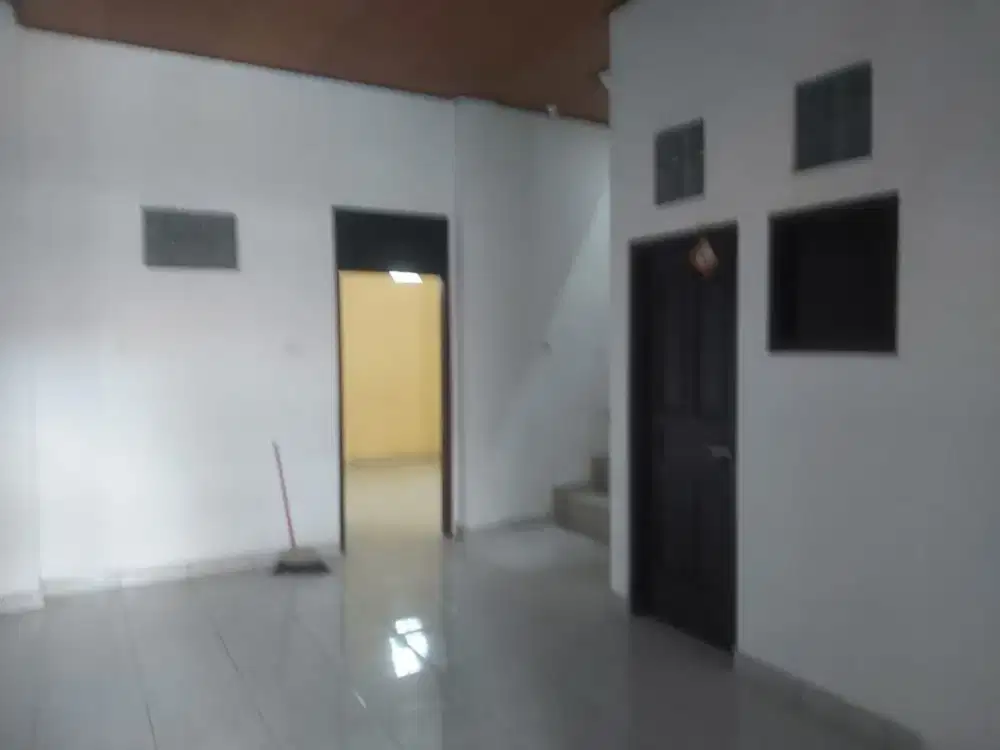 DISEWAKAN RUMAH / RUANG USAHA – PENGUBENGAN, KEROBOKAN
