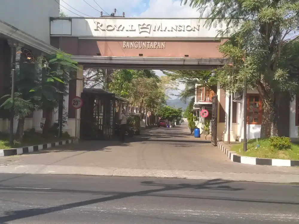Di Kontrakan Rumah Elit Tepi Jalan Pleret