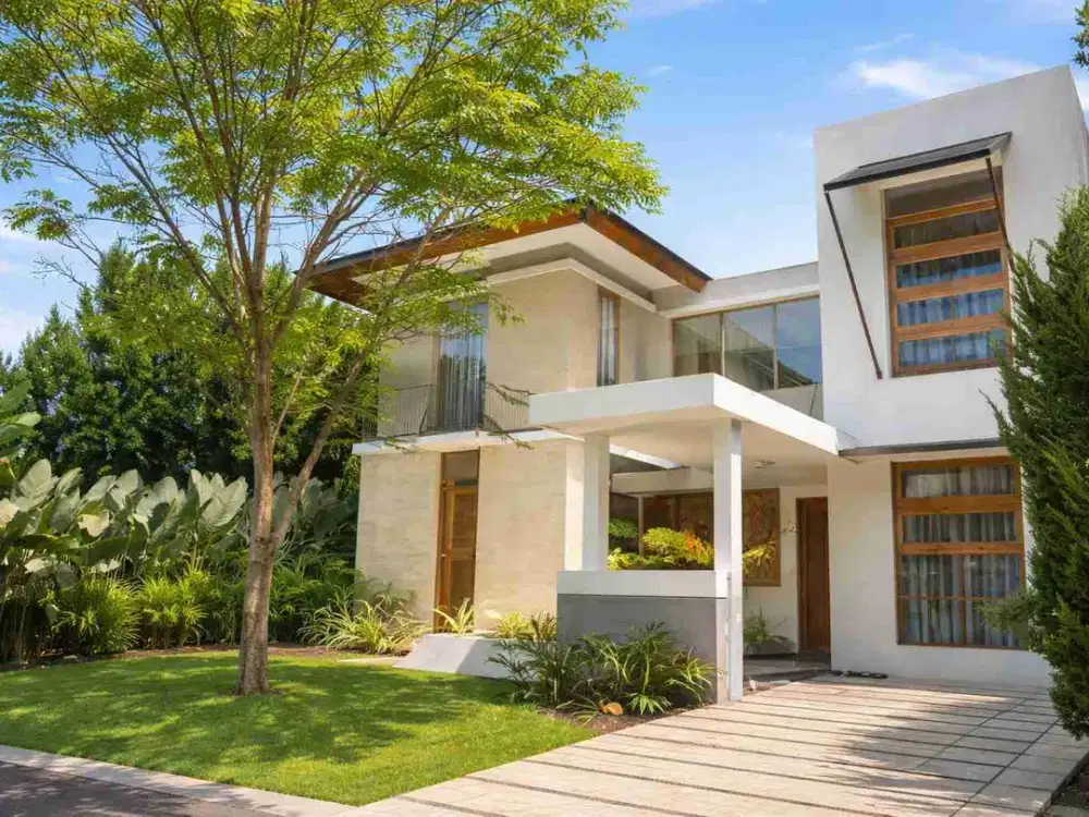 Dijual Rumah Siap Huni Di BSD Cluster Versailles Ada Taman
