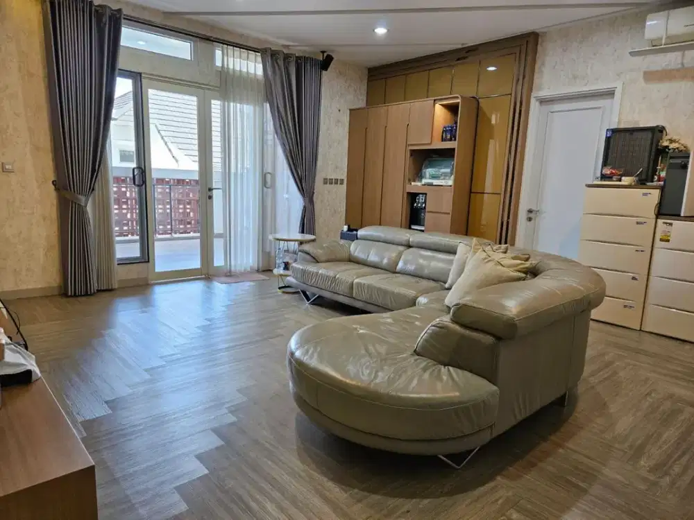 Rumah 2 Lantai Free Furnish Nempel Giri Suvarna Sutera