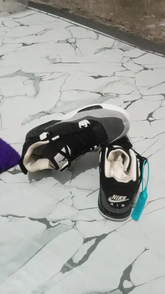 Sepatu Nike Original blm pernah di pakai, masih seperti baru.