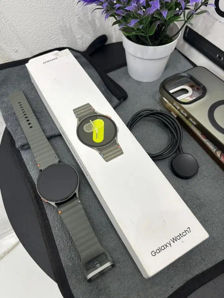 Galaxy watch 7 44 mm like new sein