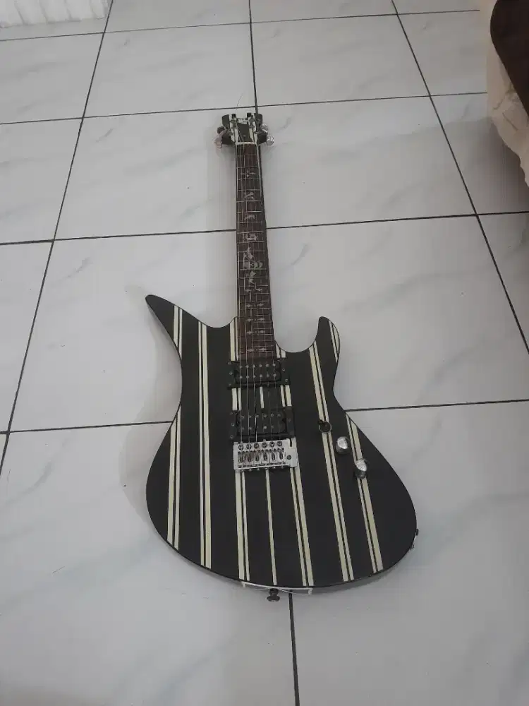 Gitar listrik scheter 24 fret.no efek bas drum piano ampli