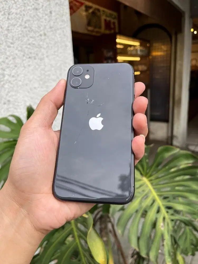 Dijual iPhone 11 64gb sinyal all operator
