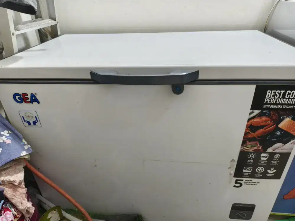 Freezer bekas masih bagus