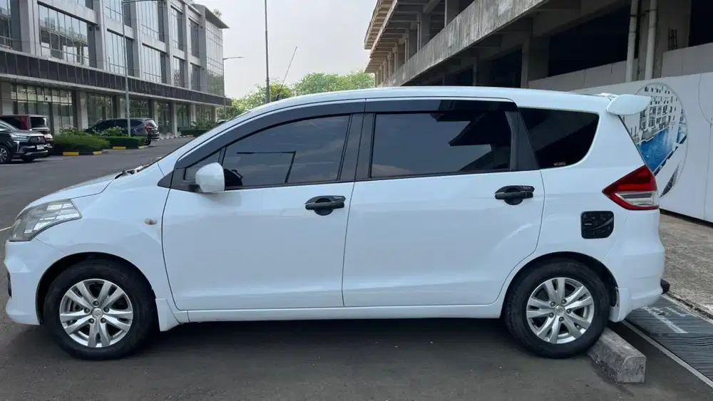 Ertiga GL 2016 Automatic Istimewa Pakaian Pribadi