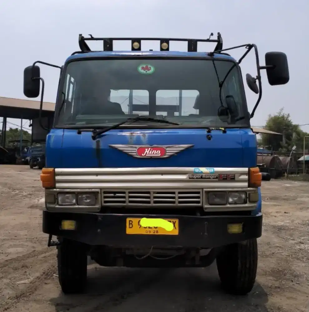 Hino jumbo ranger 2001 selfloader dijual