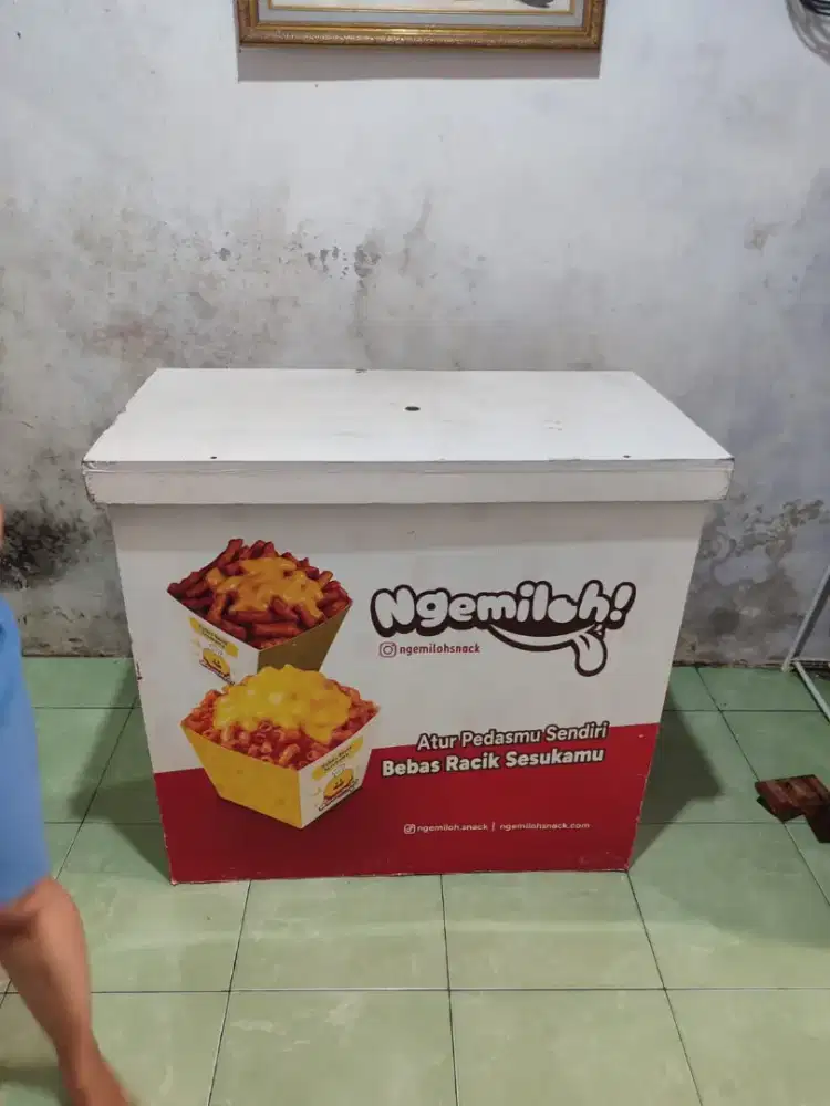 Meja untuk jualan bisa bongkar pasang