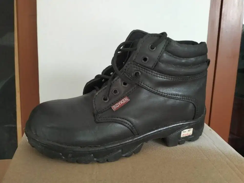 Sepatu Kulit Safety Ujung Besi kode AA3
