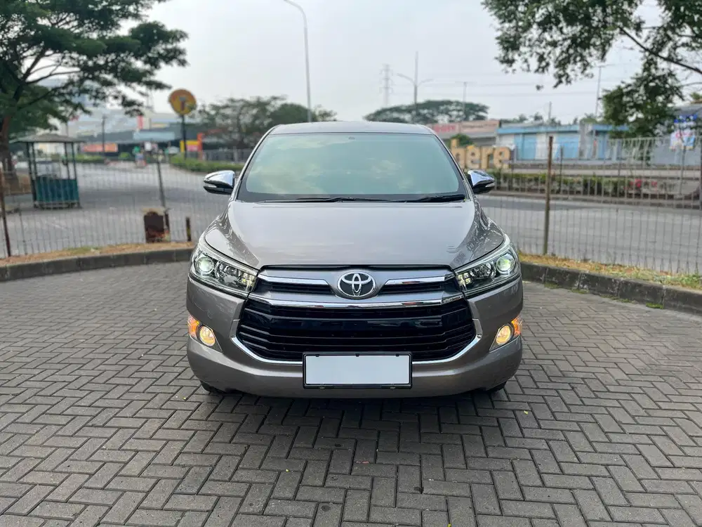 TOYOTA INNOVA Q 2.4 AT 2015