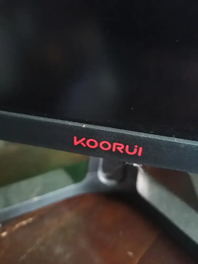 Monitor gamer KOORUI minus mati