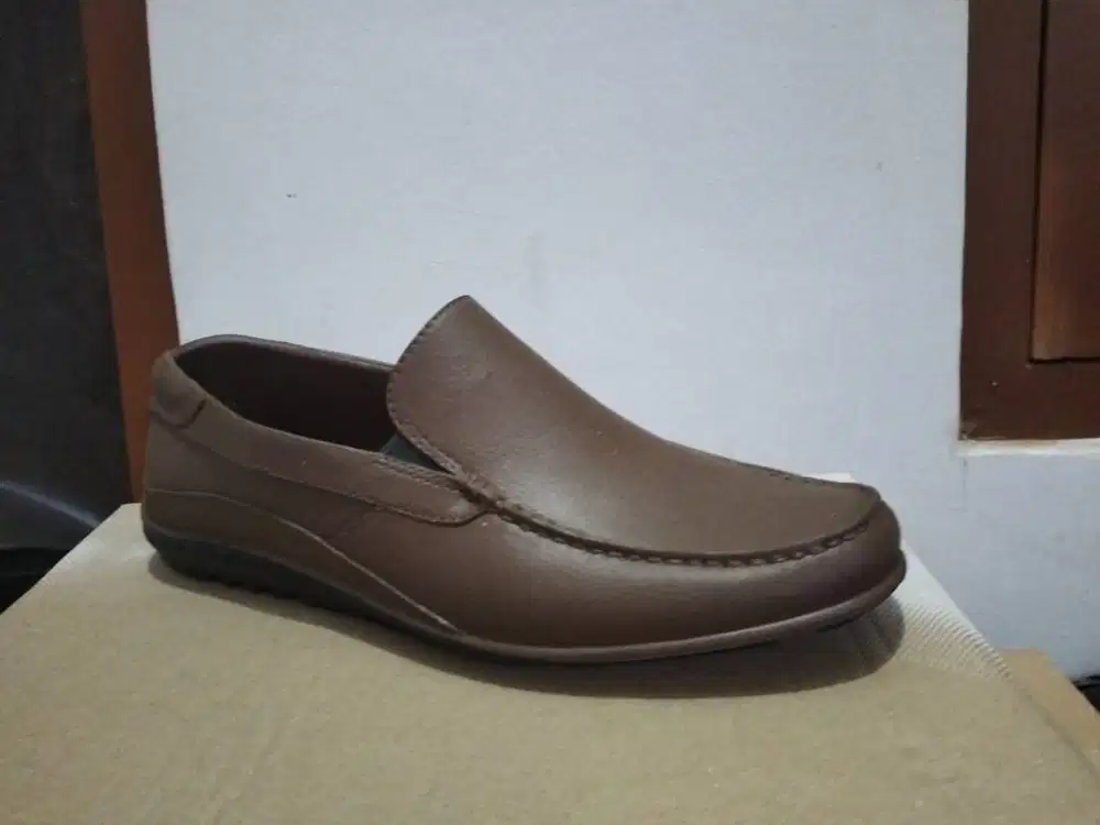 Sepatu Karet Anti Air modis