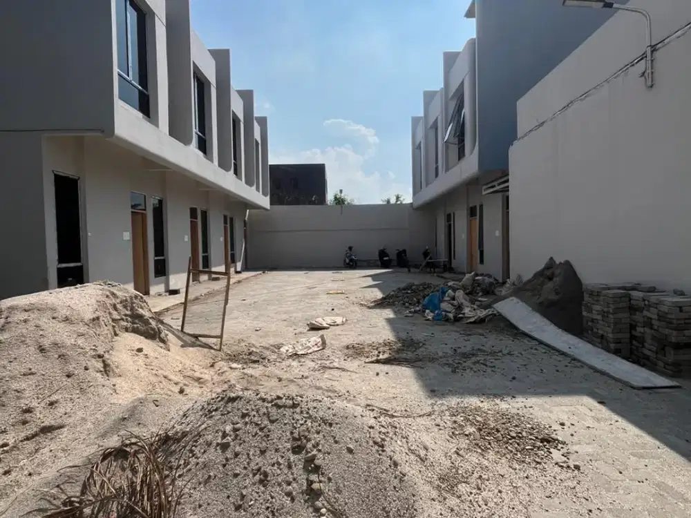 RUMAH 2 LANTAI KOMPLEK GARUDA HARMONY