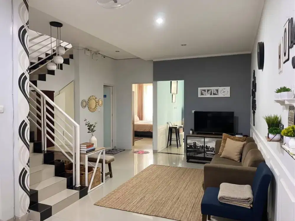 Rumah di Pakuwon city cluster Taman Mutiara (Teras estetik Kanopi  3 unit AC Pompa air Water heater)