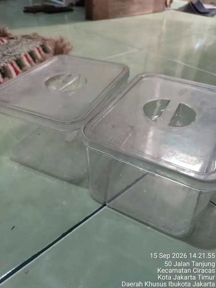 Toples akrilik kokoh