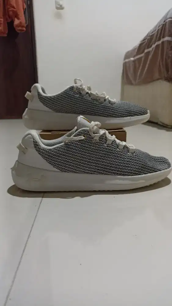 Sepatu Running Under Armour Grey 42
