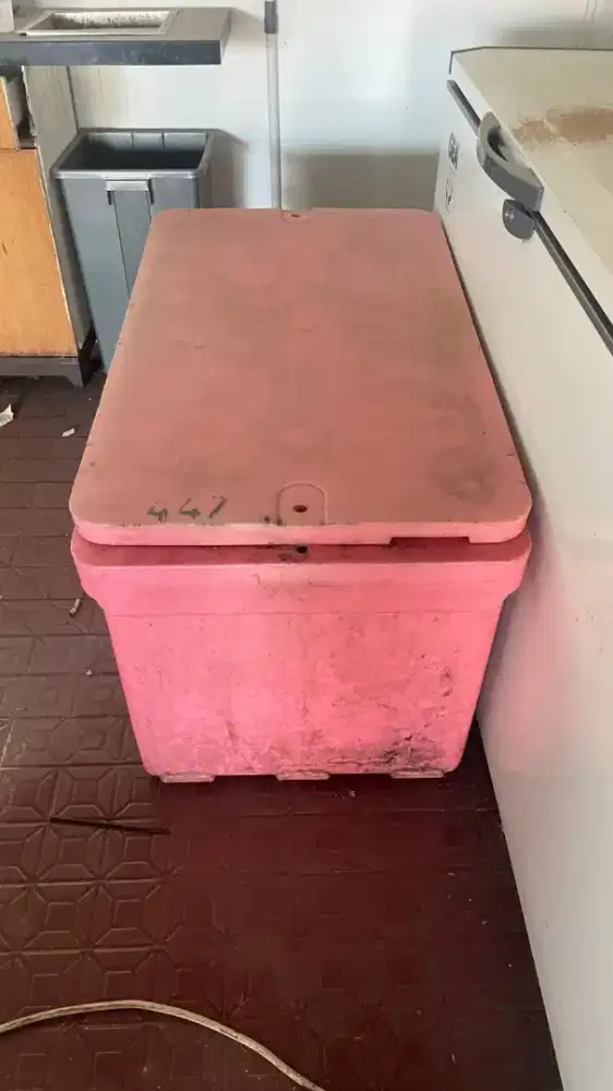 Cooler box 38 x 23 x 23