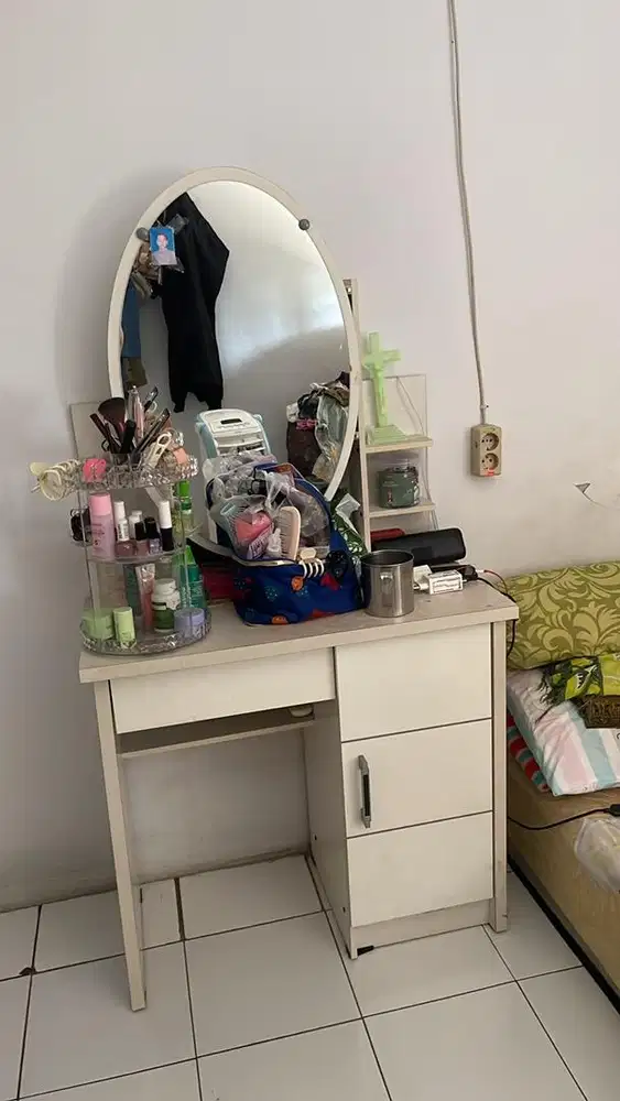 Meja Rias Wanita