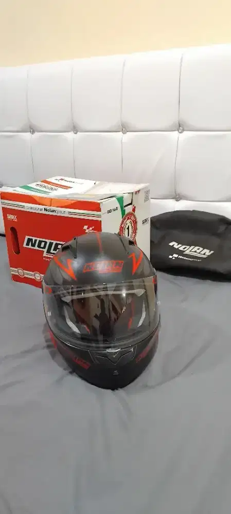 Helm Nolan N64 Hexagon