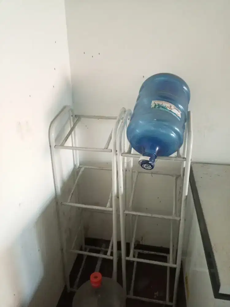 Rak galon 4 tingkat