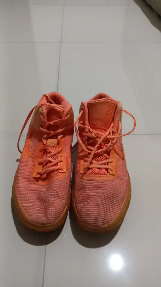 Sepatu Basket Kyre Orange 44