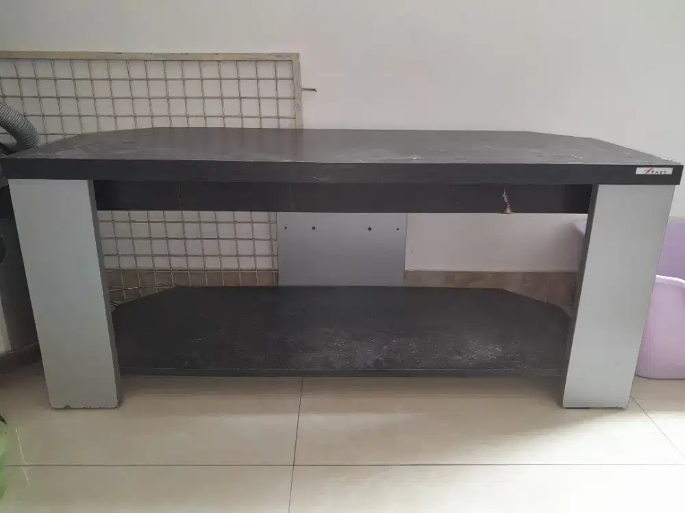 Meja tv / dudukan tempat TV