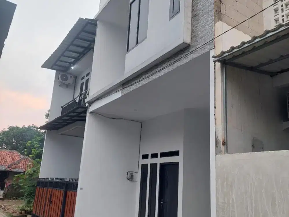 Rumah 3 Lantai Dekat Mall & Jalan Utama – LT 50m² LB 80m², 620 Juta di Jakarta