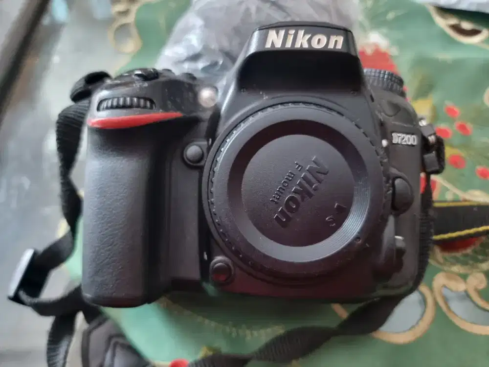 Kamera Nikon D7200 second + kit lensa 18-140mm (lengkap + Bonus) NEGO