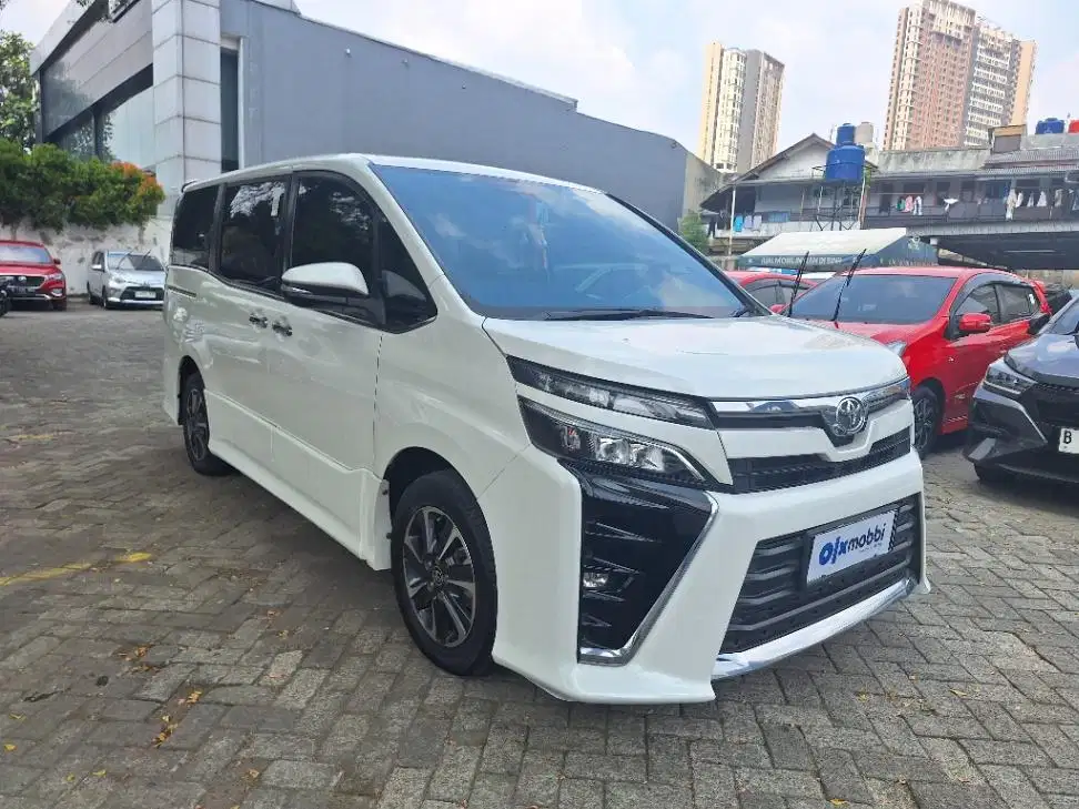 DP MURAH Toyota Voxy 2.0 Bensin-AT 2021  C6JSZ