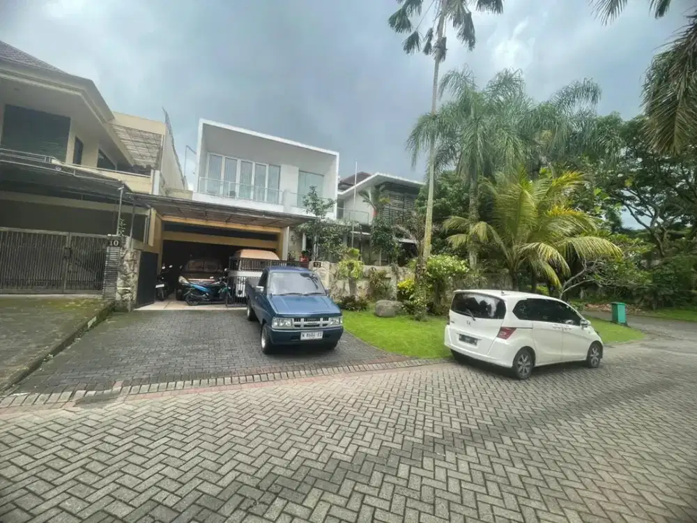 Di jual rumah 2 lantai indie araya malang
