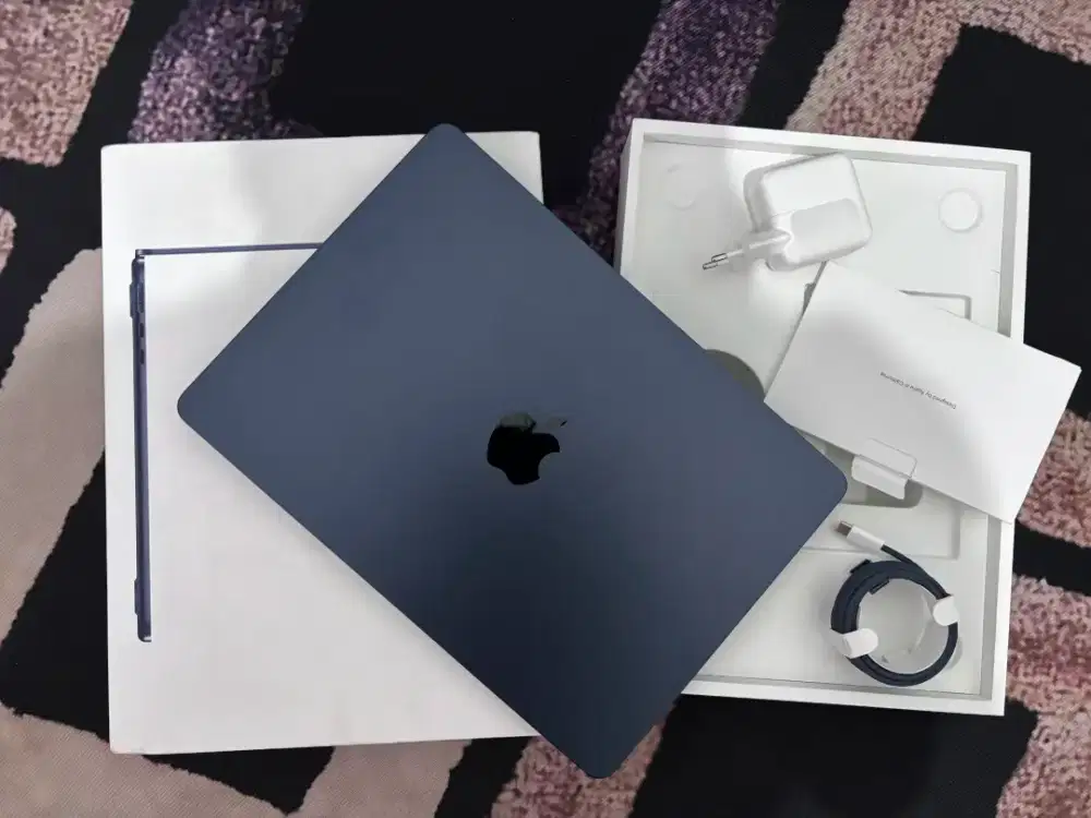Macbook Air M2 - CC 2 - Garansi aktif Apple 1th - Ram 16Gb - 256GB SSD