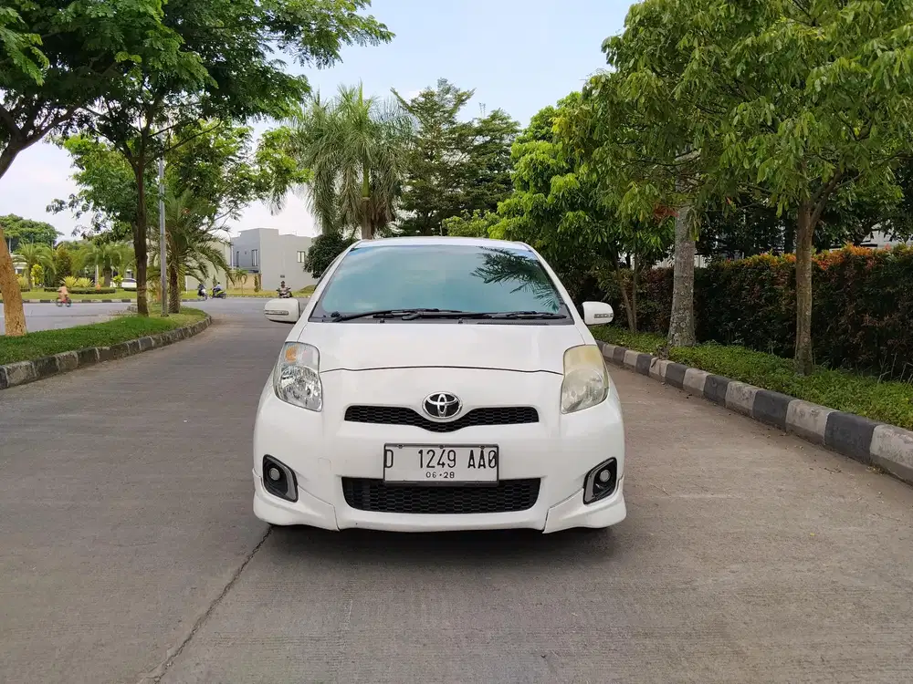 Toyota yaris e matic 1.5 2013 dp 8 jt an