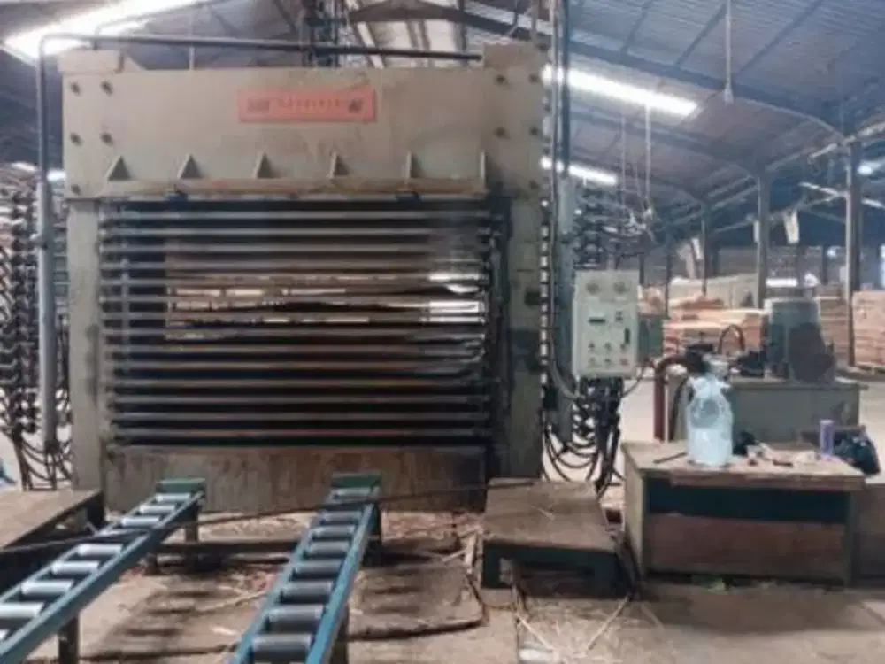 1 UNIT MESIN HOT PRESS 15 LAYER