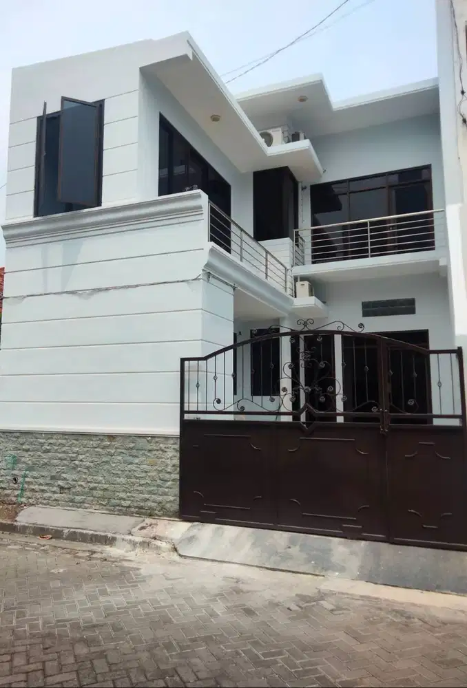 Dijual Rumah Siap Huni 2 Lantai Dekat Sekolah Di Pakuwon City Surabaya